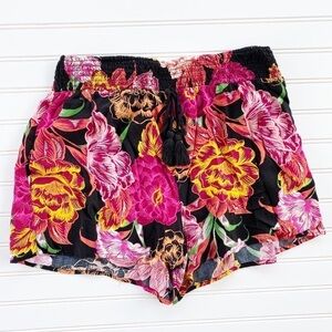 Xhiliration colorful floral boho shorts Size M